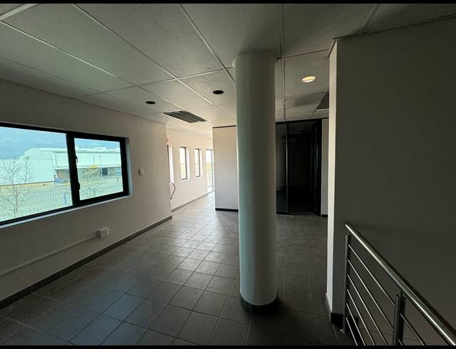 1,350M² WAREHOUSE TO LET IN JET PARK